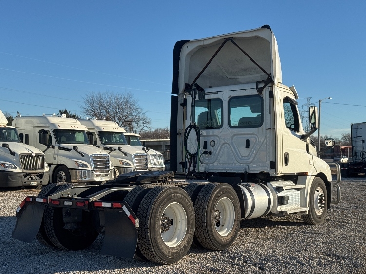 2020 Freightliner Cascadia in Omaha, NE — photo 7