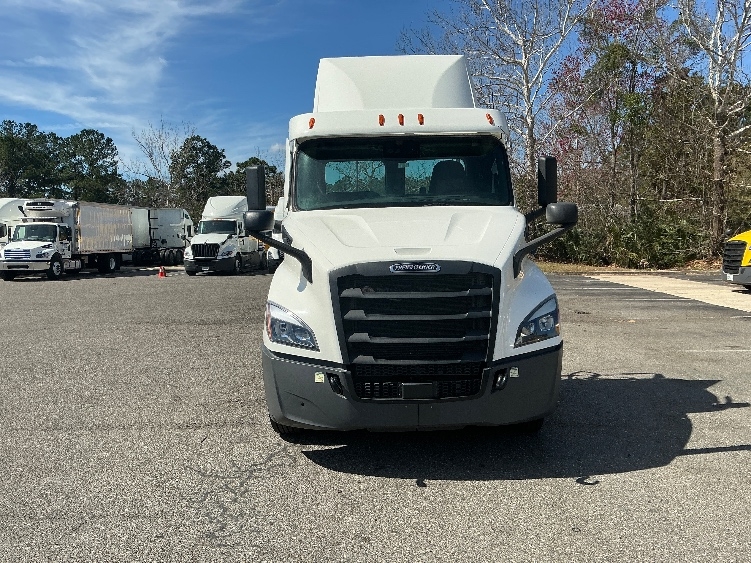 2020 Freightliner Cascadia in Pensacola, FL — photo 2