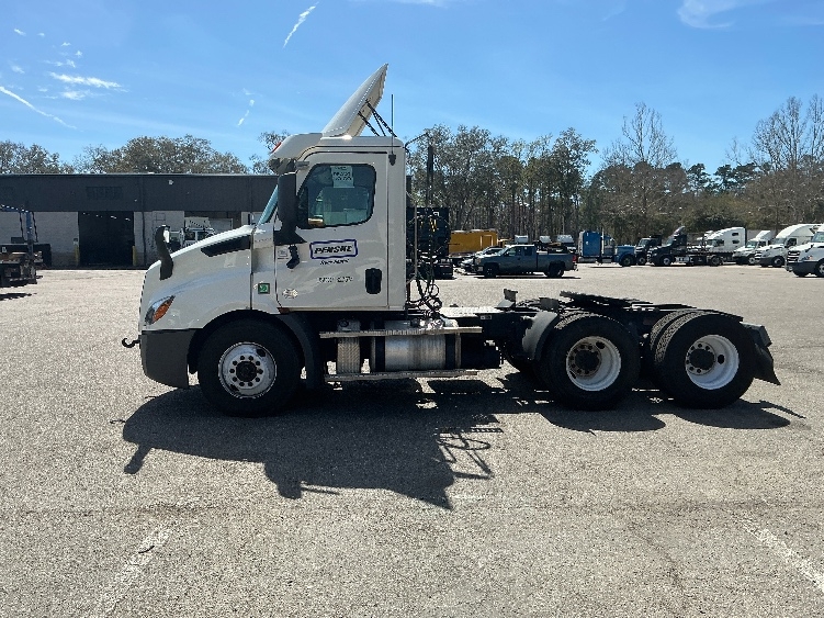 2020 Freightliner Cascadia in Pensacola, FL — photo 4