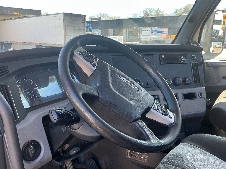 2020 Freightliner Cascadia in Pensacola, FL — photo 10