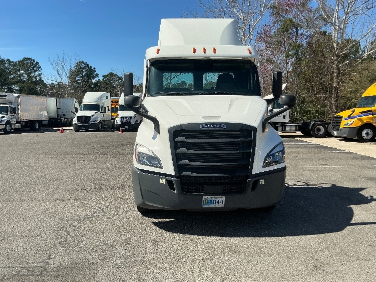 2020 Freightliner Cascadia in Pensacola, FL — photo 2