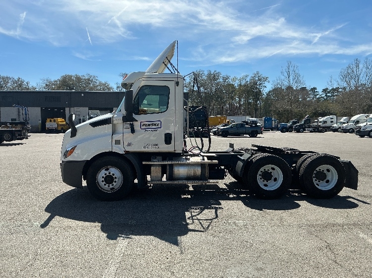 2020 Freightliner Cascadia in Pensacola, FL — photo 4