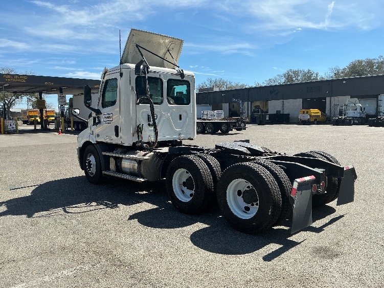 2020 Freightliner Cascadia in Pensacola, FL — photo 5
