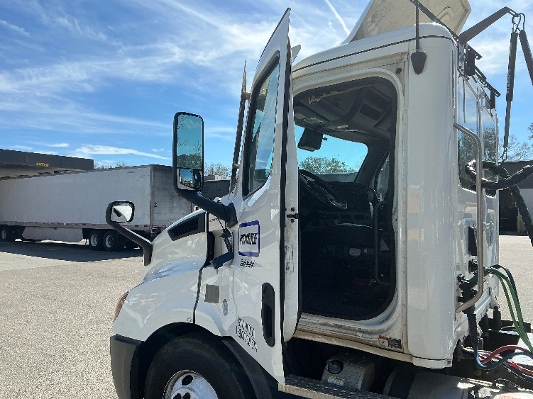 2020 Freightliner Cascadia in Pensacola, FL — photo 9