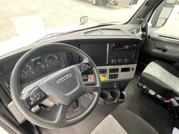 2020 Freightliner Cascadia in Salt Lake City, UT — photo 10
