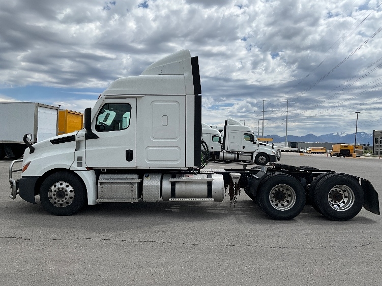 2020 Freightliner Cascadia in Salt Lake City, UT — photo 4