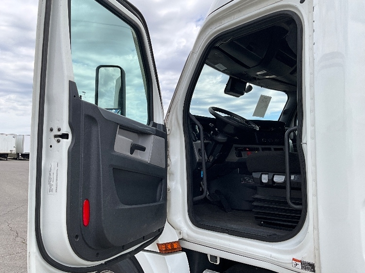 2020 Freightliner Cascadia in Salt Lake City, UT — photo 9