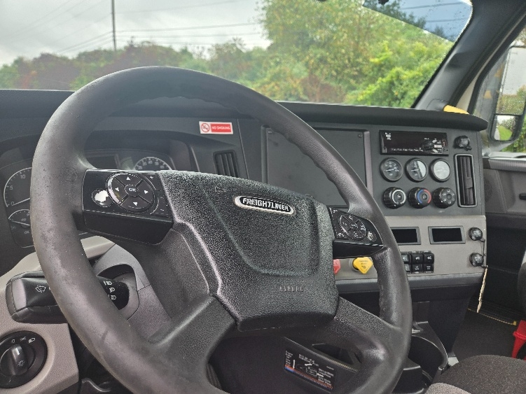 2020 Freightliner Cascadia in White Deer, PA — photo 10