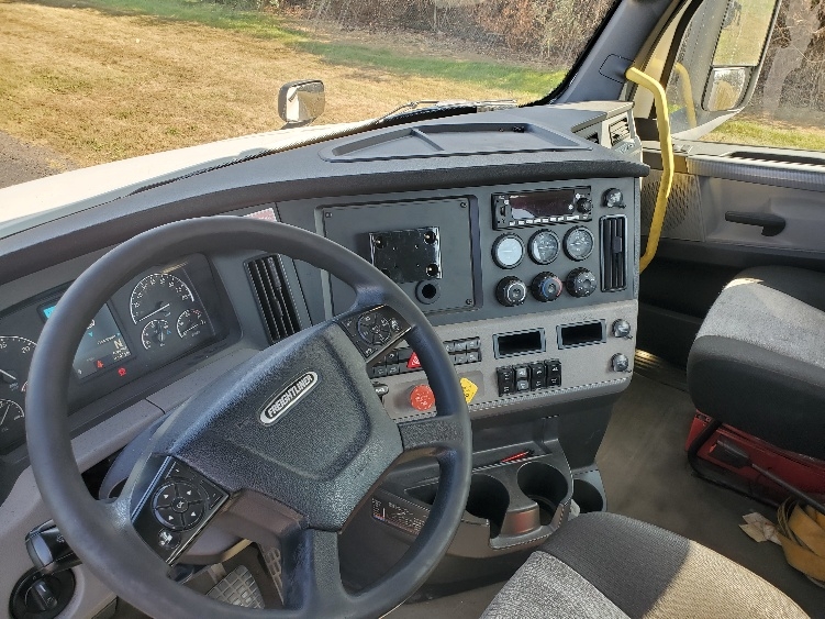2020 Freightliner Cascadia in White Deer, PA — photo 10