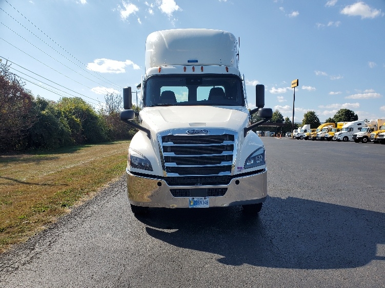2020 Freightliner Cascadia in White Deer, PA — photo 2
