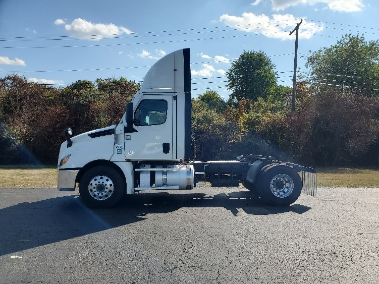 2020 Freightliner Cascadia in White Deer, PA — photo 4