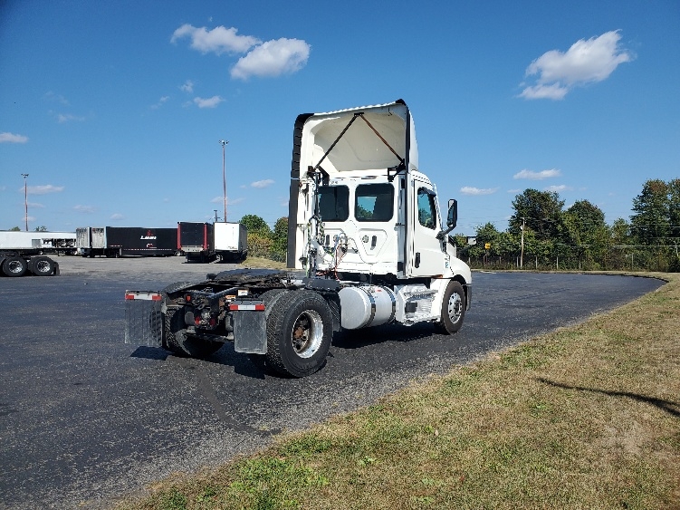 2020 Freightliner Cascadia in White Deer, PA — photo 7