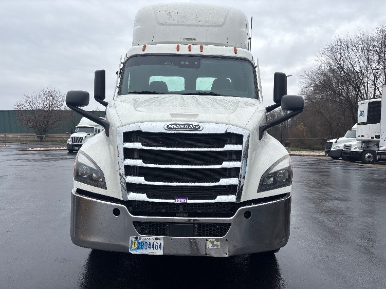 2020 Freightliner Cascadia in Burlington, NJ — photo 2