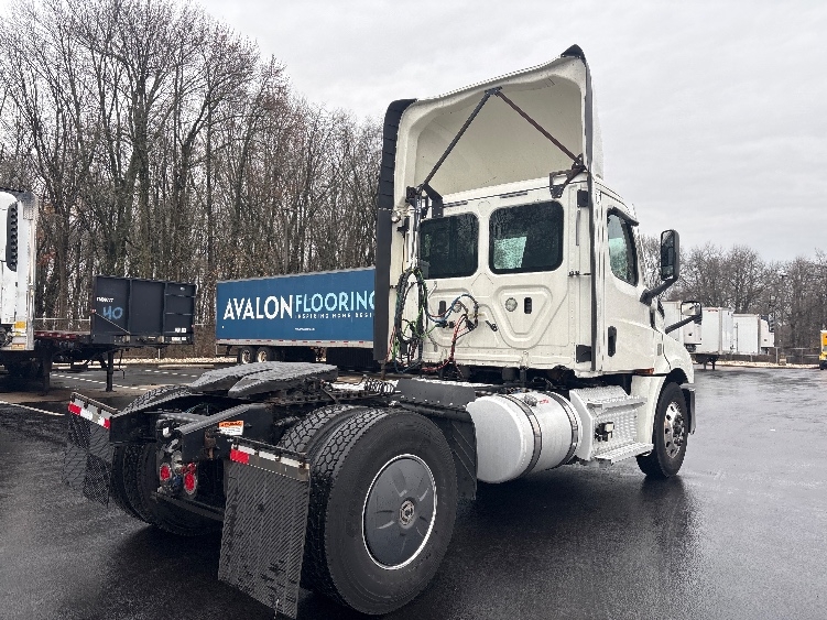 2020 Freightliner Cascadia in Burlington, NJ — photo 7
