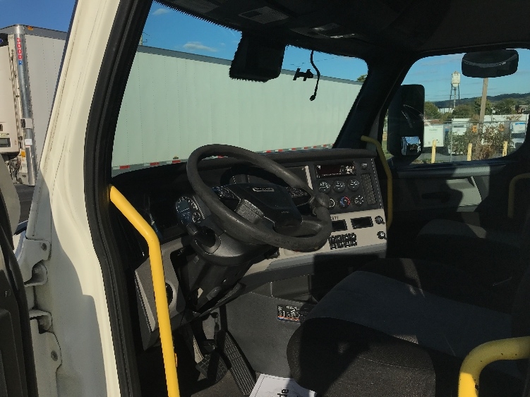 2020 Freightliner Cascadia in Allentown, PA — photo 10