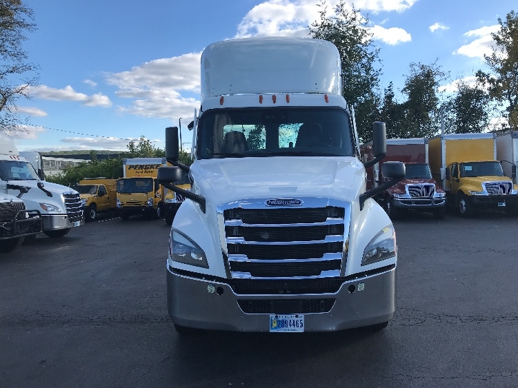 2020 Freightliner Cascadia in Allentown, PA — photo 2