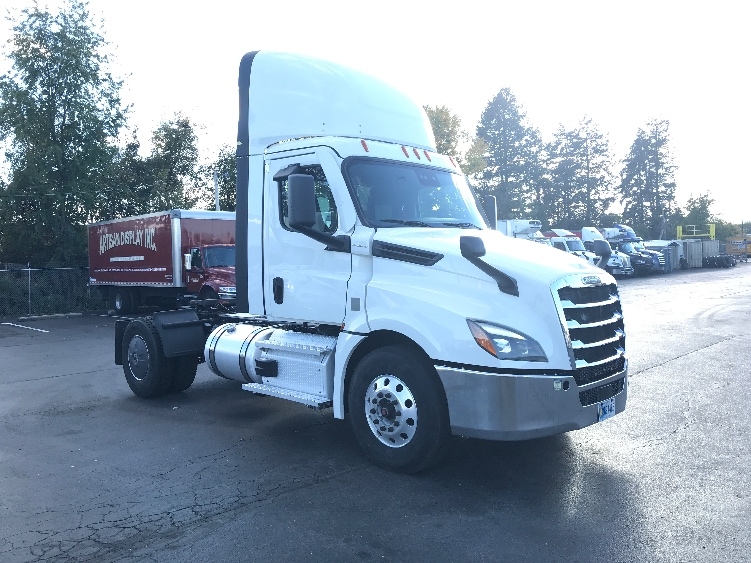 2020 Freightliner Cascadia in Allentown, PA — photo 3