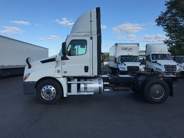 2020 Freightliner Cascadia in Allentown, PA — photo 4