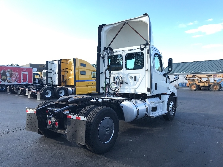 2020 Freightliner Cascadia in Allentown, PA — photo 7