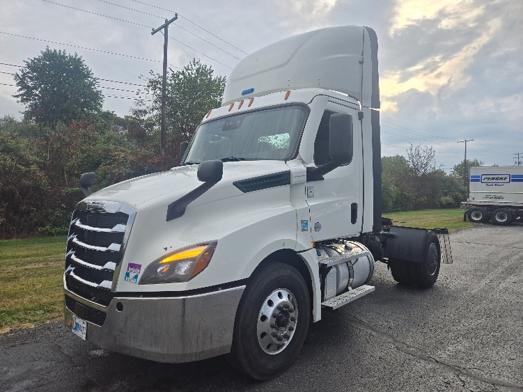 2020 Freightliner Cascadia in White Deer, PA — photo 3