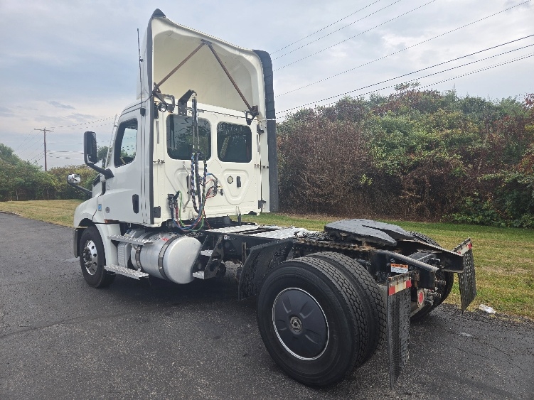 2020 Freightliner Cascadia in White Deer, PA — photo 5