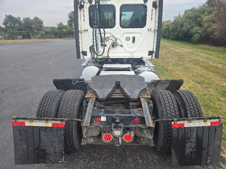 2020 Freightliner Cascadia in White Deer, PA — photo 6