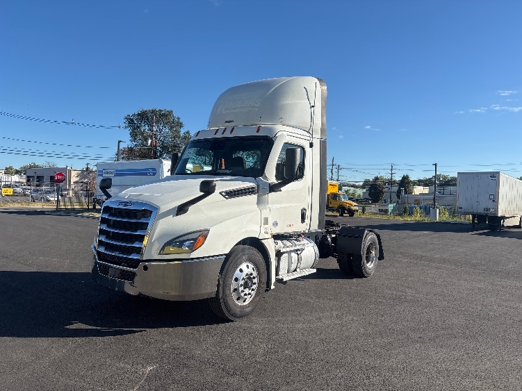 2020 Freightliner Cascadia in South Plainfield, NJ — photo 3