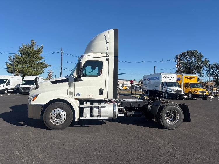 2020 Freightliner Cascadia in South Plainfield, NJ — photo 4
