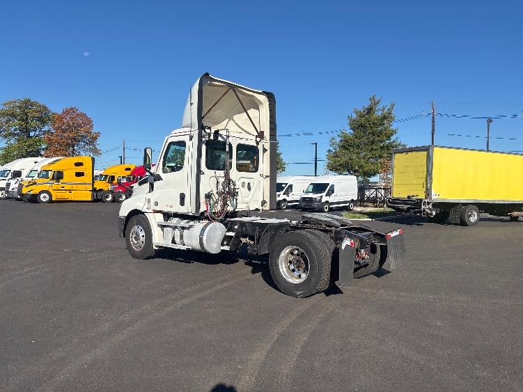 2020 Freightliner Cascadia in South Plainfield, NJ — photo 5
