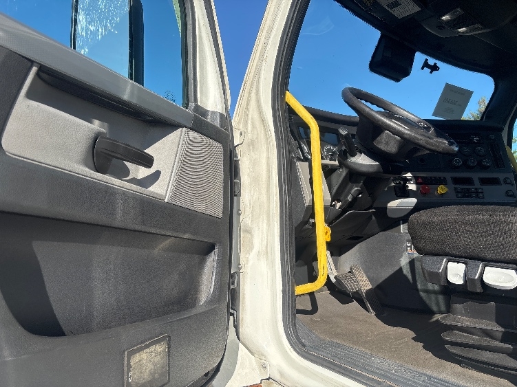 2020 Freightliner Cascadia in South Plainfield, NJ — photo 9