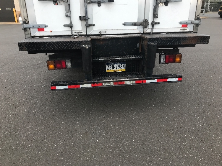 2020 Isuzu NRR in Bensalem, PA — photo 9
