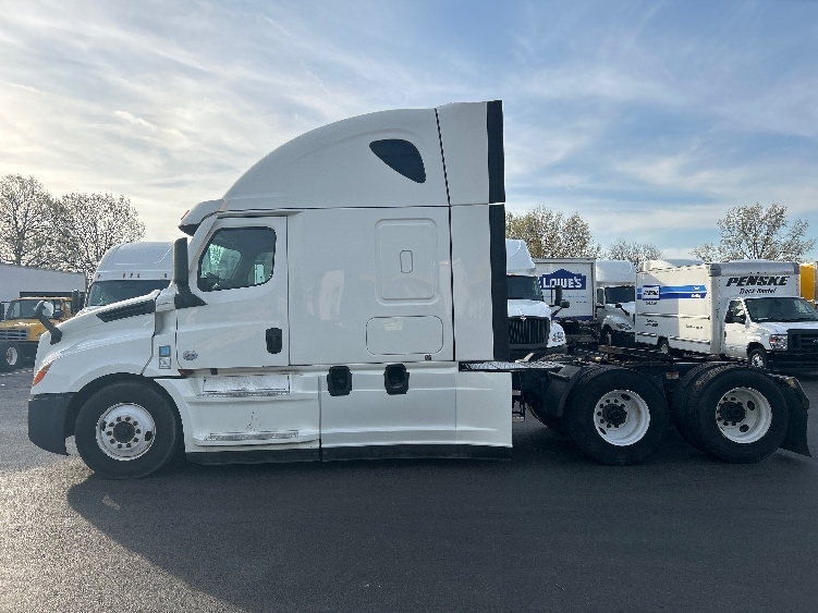 2020 Freightliner Cascadia in Louisville, KY — photo 4