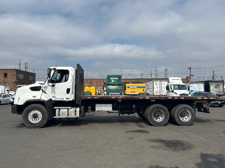 2020 Freightliner 114SD in Monmouth Junction, NJ — photo 4