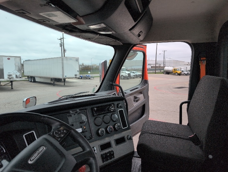 2020 Freightliner Cascadia in San Antonio, TX — photo 10
