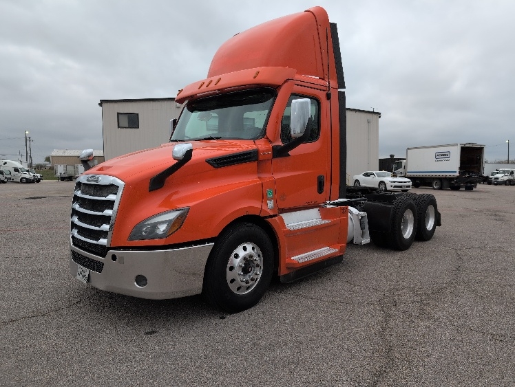 2020 Freightliner Cascadia in San Antonio, TX — photo 3