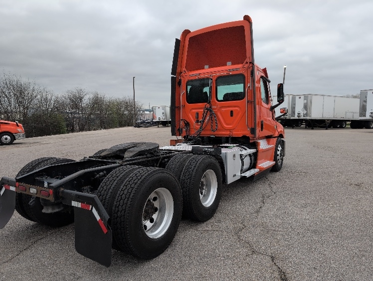 2020 Freightliner Cascadia in San Antonio, TX — photo 7