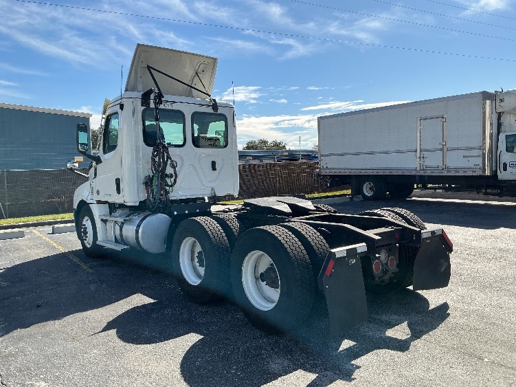 2020 Freightliner Cascadia in Ocala, FL — photo 5