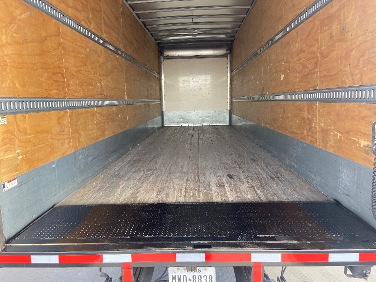2020 Freightliner eM2 in San Antonio, TX — photo 10