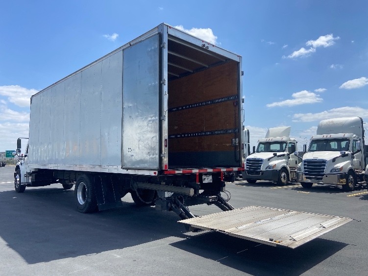 2020 Freightliner eM2 in San Antonio, TX — photo 9