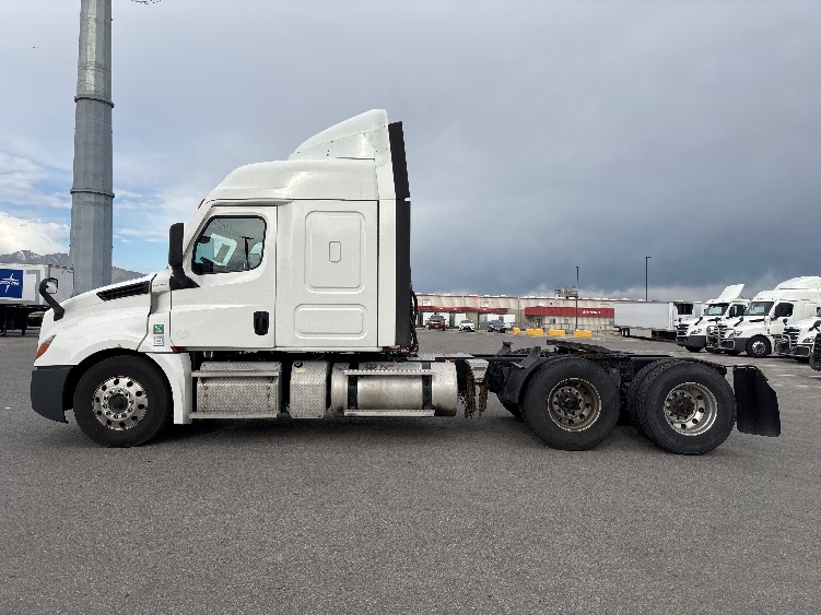 2020 Freightliner Cascadia in Salt Lake City, UT — photo 4