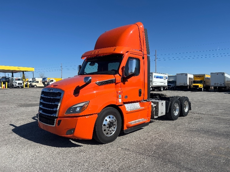 2020 Freightliner Cascadia in Peosta, IA — photo 3