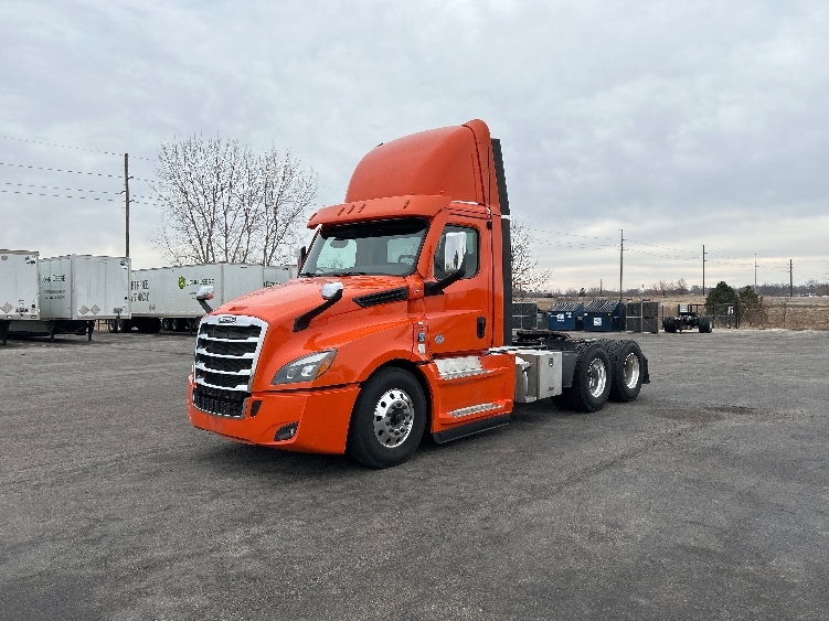 2020 Freightliner Cascadia in Peosta, IA — photo 3