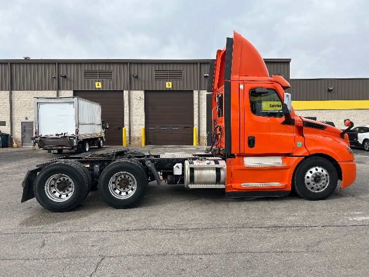2020 Freightliner Cascadia in Peosta, IA — photo 8