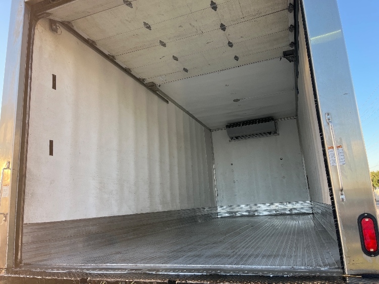 2020 Freightliner M2 106 in Torrance, CA — photo 10