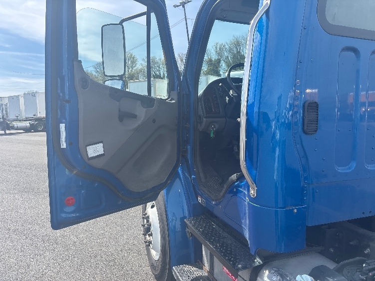 2020 Freightliner eM2 in Everett, WA — photo 9