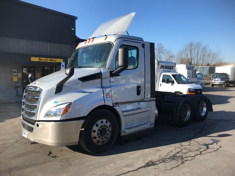 2020 Freightliner Cascadia in Norfolk, VA — photo 3