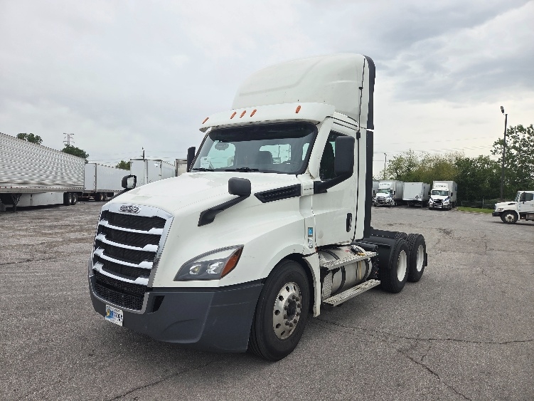 2021 Freightliner Cascadia in Kansas City, MO — photo 3