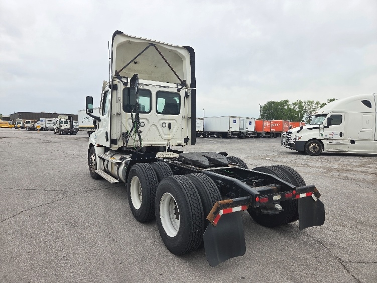 2021 Freightliner Cascadia in Kansas City, MO — photo 5