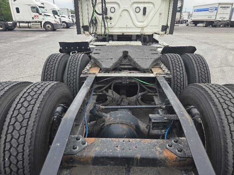 2021 Freightliner Cascadia in Kansas City, MO — photo 6