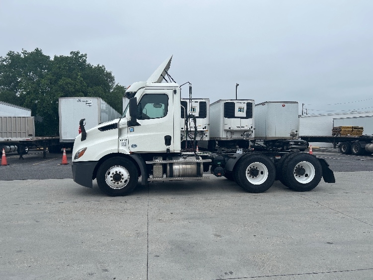 2020 Freightliner Cascadia in Hammond, LA — photo 4